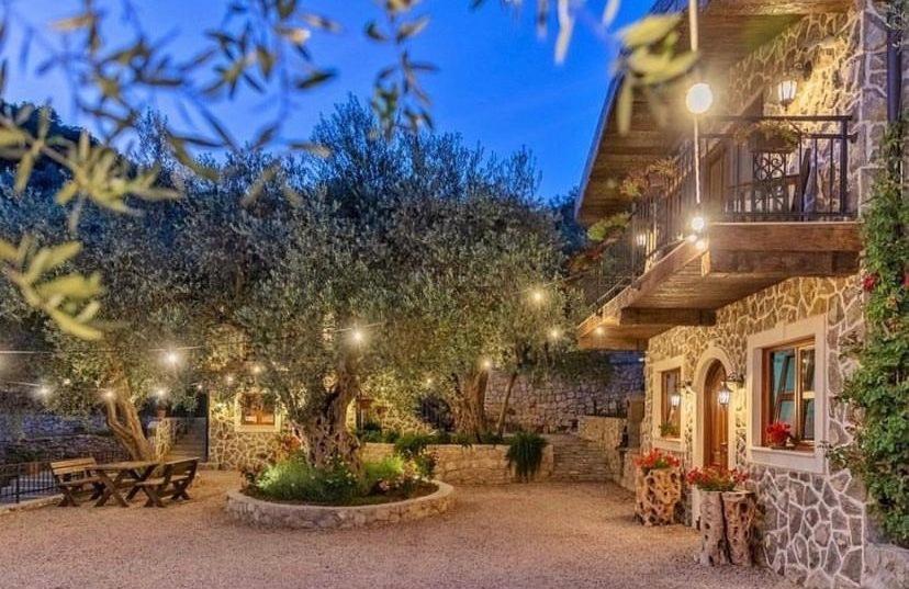 Olive Queen Rustic Estate Bar Exterior foto