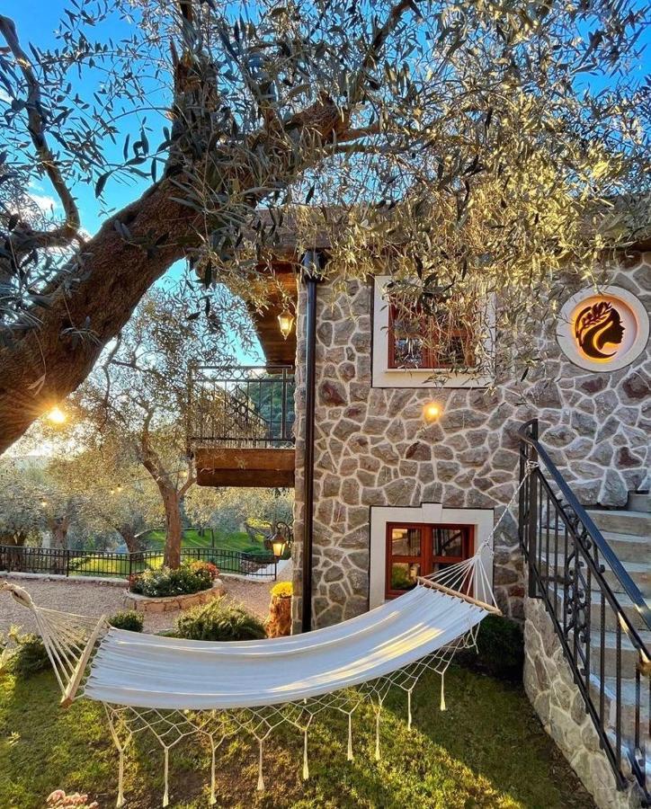 Olive Queen Rustic Estate Bar Exterior foto