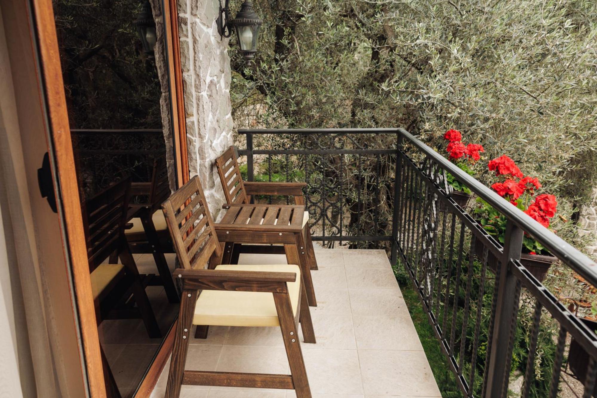 Olive Queen Rustic Estate Bar Exterior foto