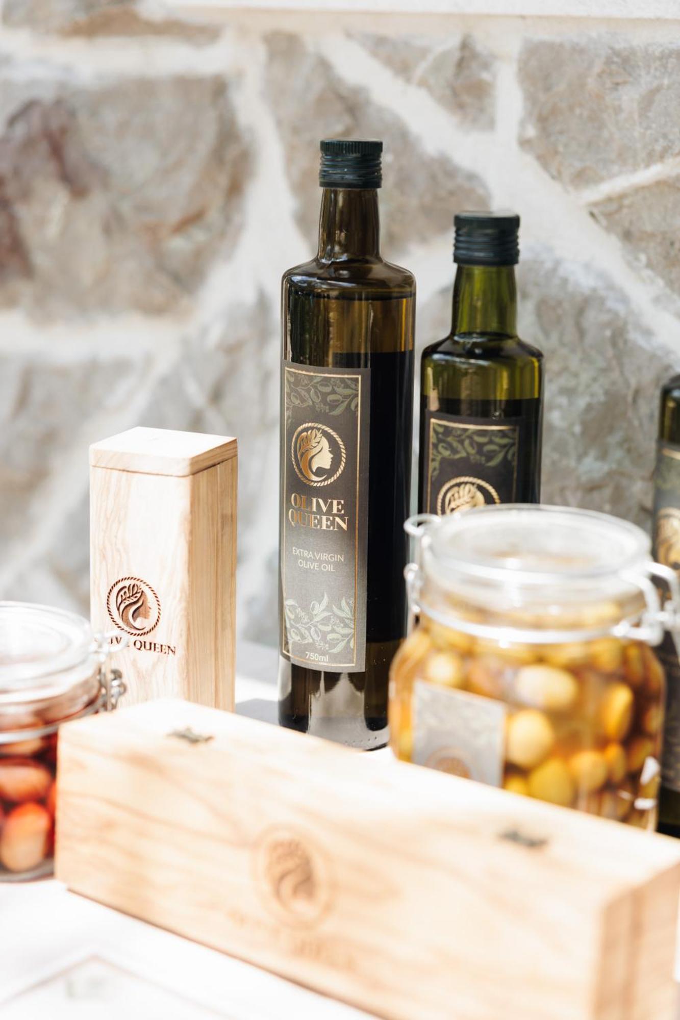 Olive Queen Rustic Estate Bar Exterior foto