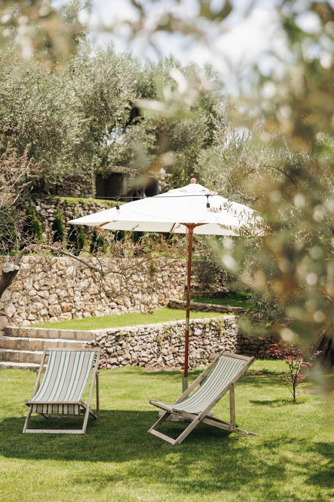 Olive Queen Rustic Estate Bar Exterior foto