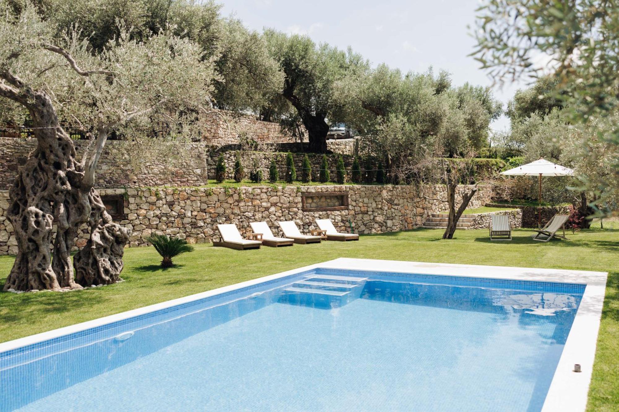 Olive Queen Rustic Estate Bar Exterior foto