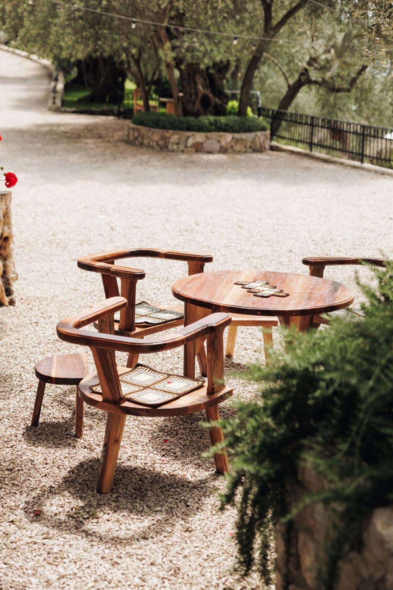 Olive Queen Rustic Estate Bar Exterior foto
