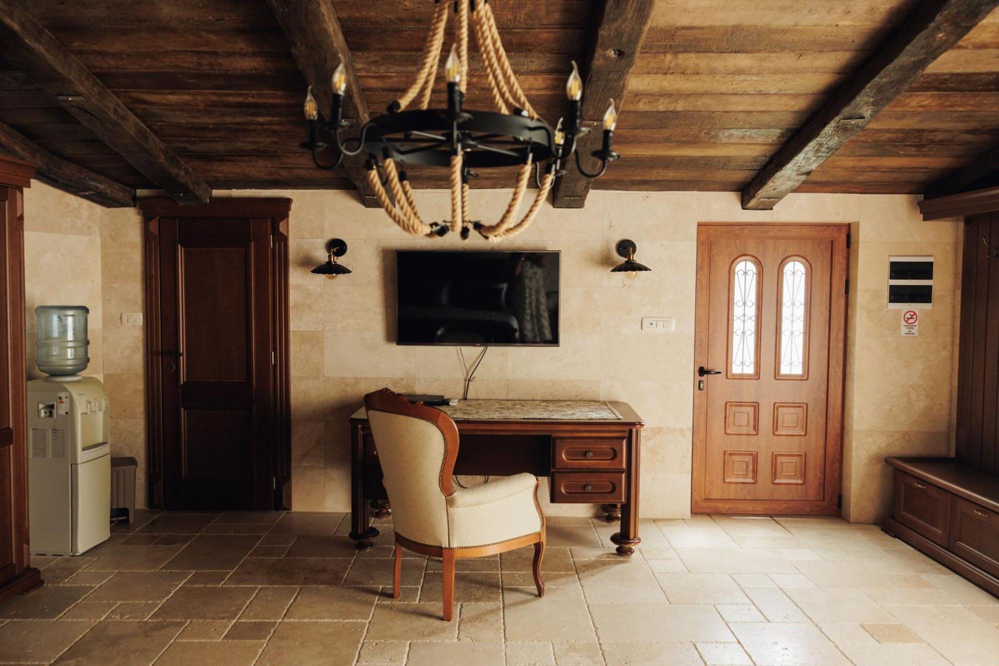 Olive Queen Rustic Estate Bar Exterior foto
