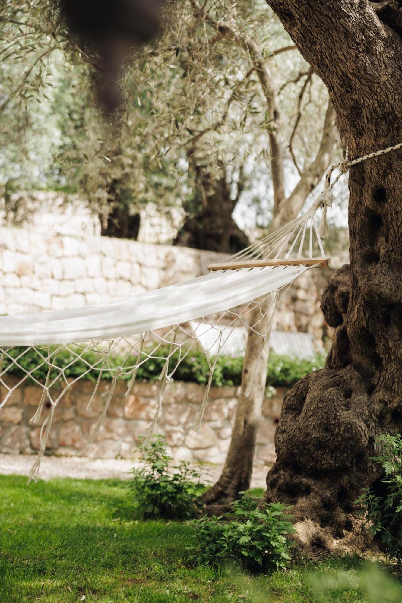 Olive Queen Rustic Estate Bar Exterior foto
