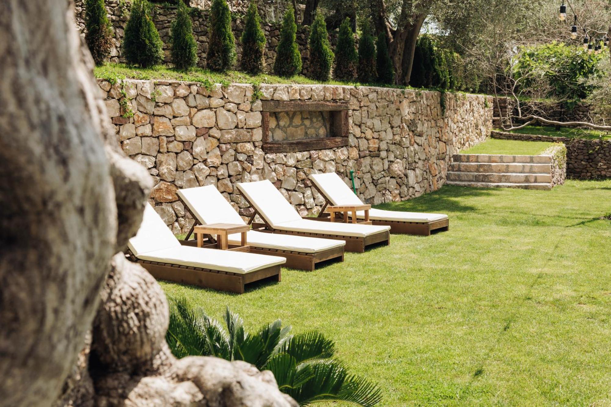 Olive Queen Rustic Estate Bar Exterior foto