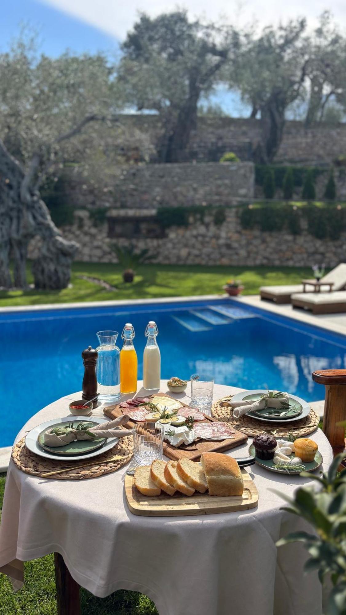 Olive Queen Rustic Estate Bar Exterior foto